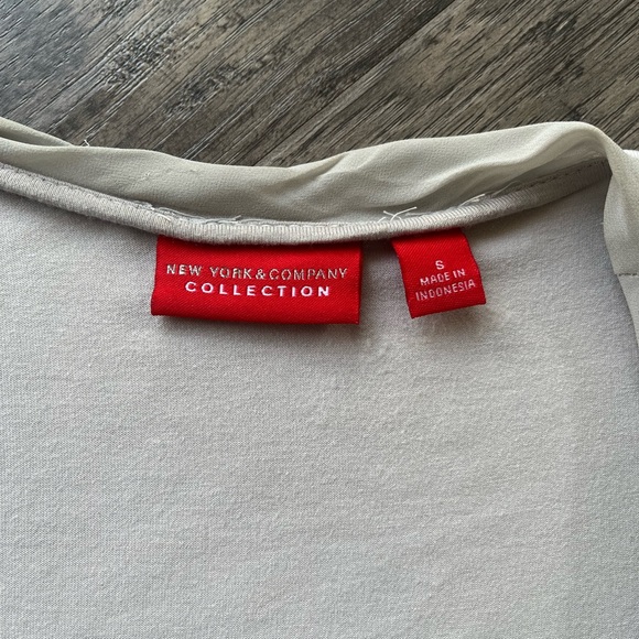 New York & Co Light Gray Sequin Top Size Small - Picture 3 of 7